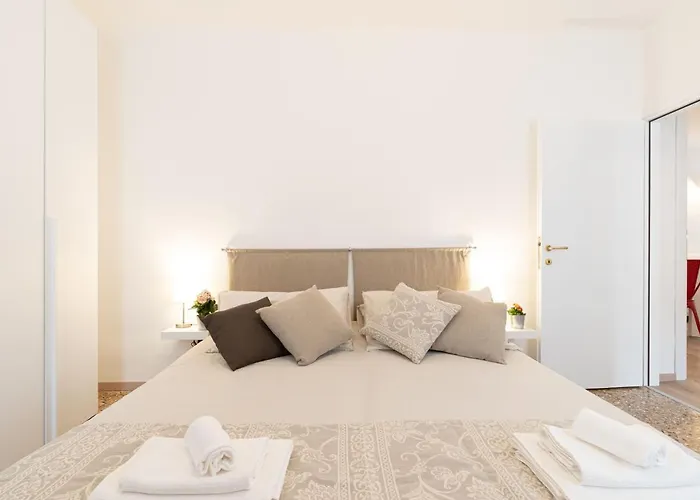 A Pochi Passi Dalla Biennale *