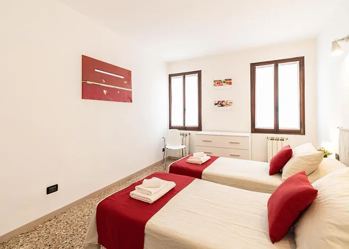 A Pochi Passi Dalla Biennale * 베니스